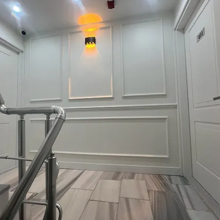 Отель Ninova Boutique 3*