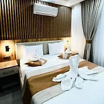 Ninova Boutique Hotell 3*